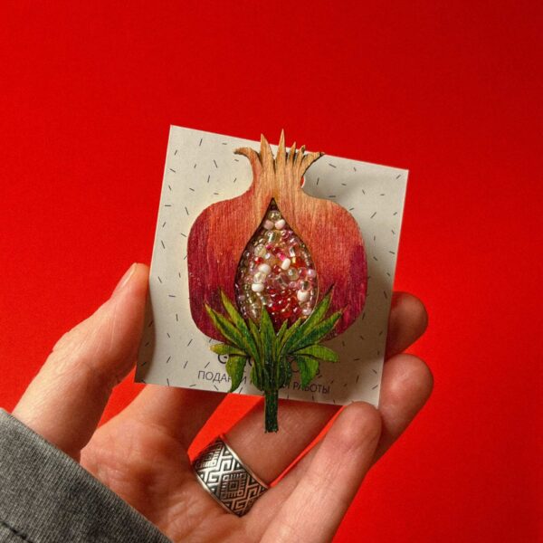 Брошь "Гранат", дерево+ бисер, РБ