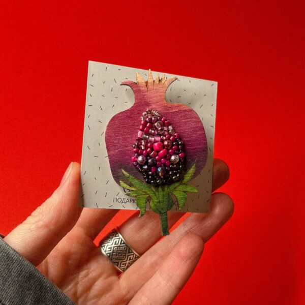 Брошь "Гранат", дерево+ бисер, РБ