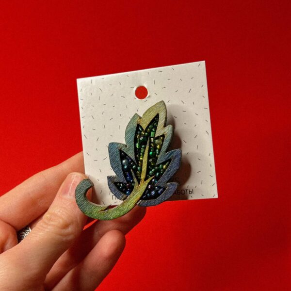 Брошь "Листок", дерево+ бисер, РБ