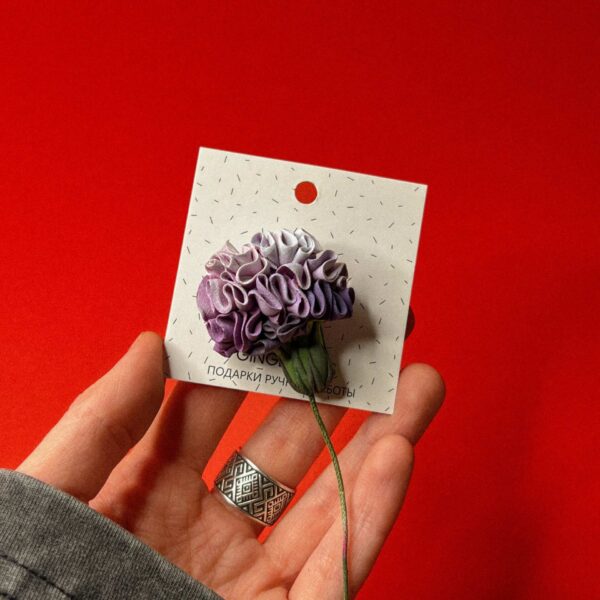 Брошь из самозастывающей глины "Гвоздика", РБ