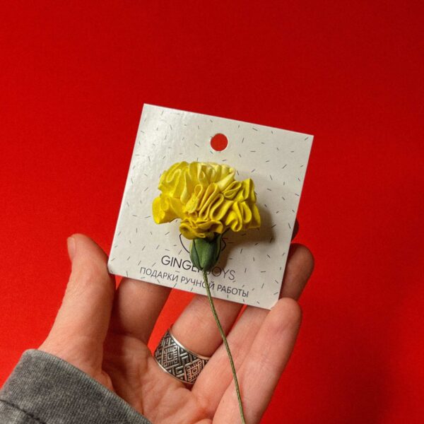 Брошь из самозастывающей глины "Гвоздика", РБ