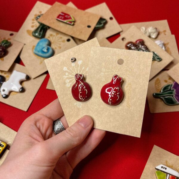 Керамическая брошь "Маленький гранат с зёрнами", РФ