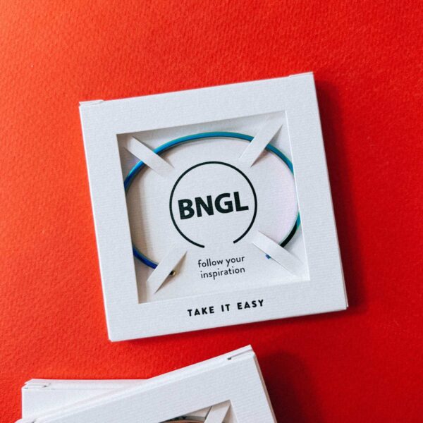 Браслет с гравировкой "Take it easy", радужная ювелирная сталь, РФ