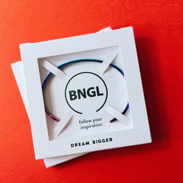 Браслет с гравировкой "Dream bigger", радужная ювелирная сталь, РФ