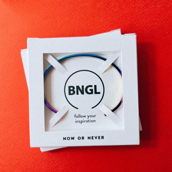 Браслет с гравировкой "Now or never", радужная ювелирная сталь, РФ