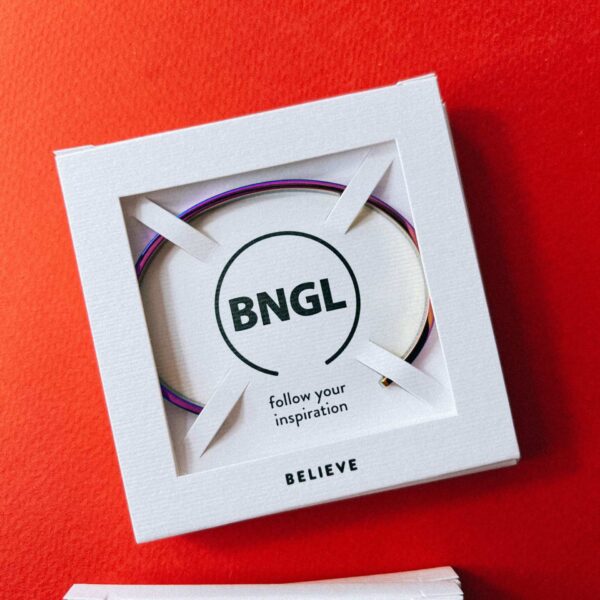 Браслет с гравировкой "Believe", радужная ювелирная сталь, РФ