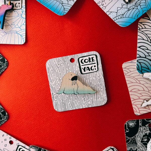 Деревянная брошь с ручной росписью «Морж», РФ