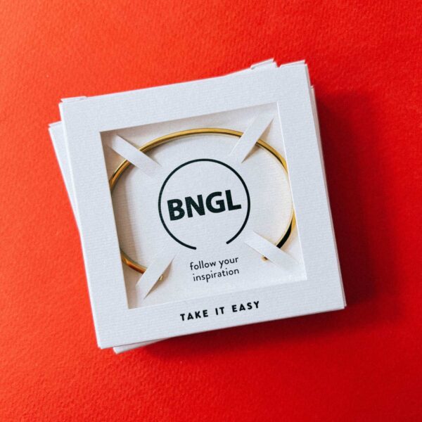 Браслет с гравировкой "Take it easy", золотая ювелирная сталь, РФ