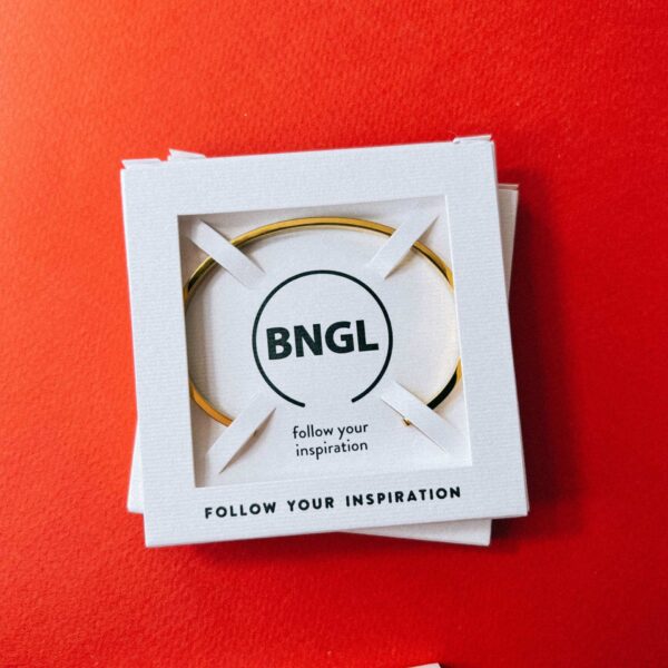 Браслет с гравировкой "Follow your inspiration", золотая ювелирная сталь, РФ