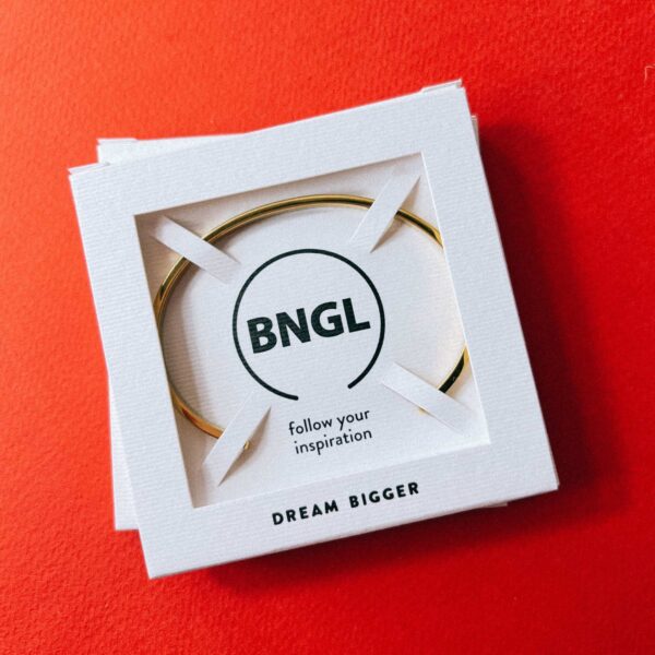 Браслет с гравировкой "Dream bigger", золотая ювелирная сталь, РФ