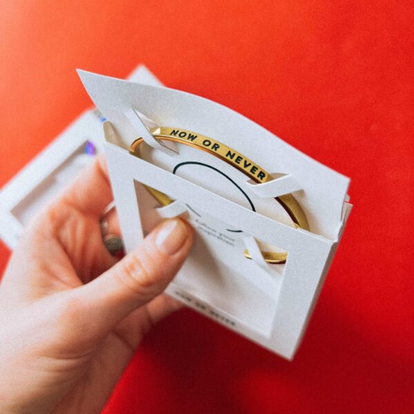 Браслет с гравировкой "Now or newer", золотая ювелирная сталь, РФ