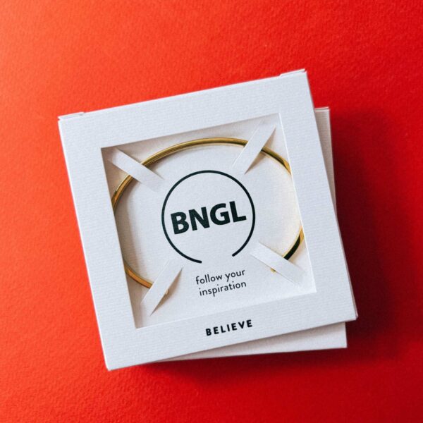 Браслет с гравировкой "Believe", золотая ювелирная сталь, РФ