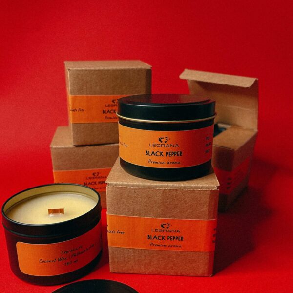 Свеча с деревянным фитилём и кокосовым воском, аромат "Черный перец", коллекция - BLACK, РФ