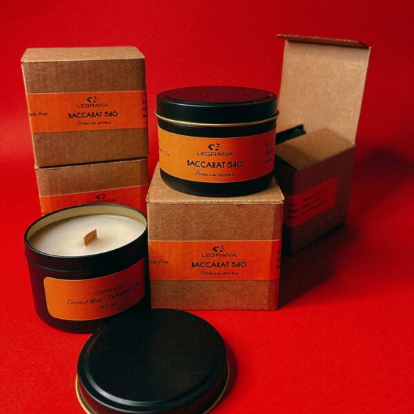 Свеча с деревянным фитилём и кокосовым воском, аромат "Баккарат 540", коллекция - BLACK, РФ