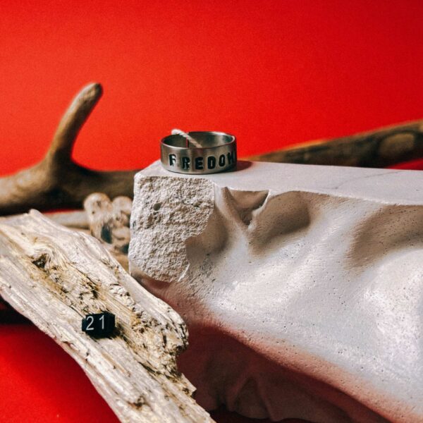 Кольцо с надписью "Freedom" из кованой нержавеющей стали, 21 размера, РБ