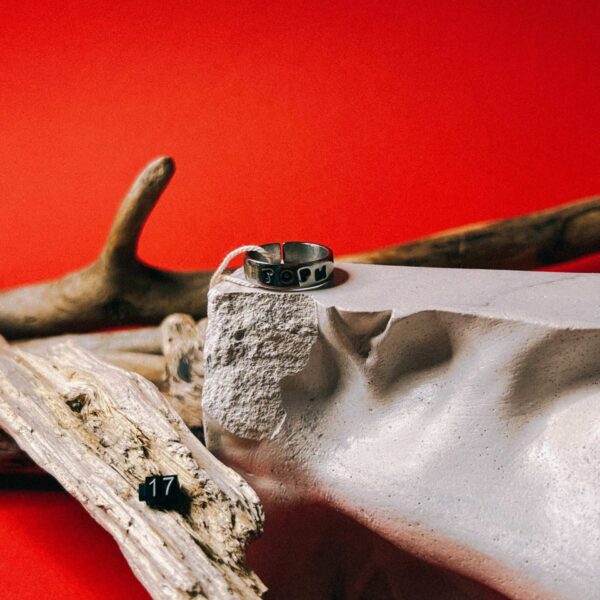 Кольцо с надписью "Горы" из кованой нержавеющей стали, глянцевое, 17 размера, РБ