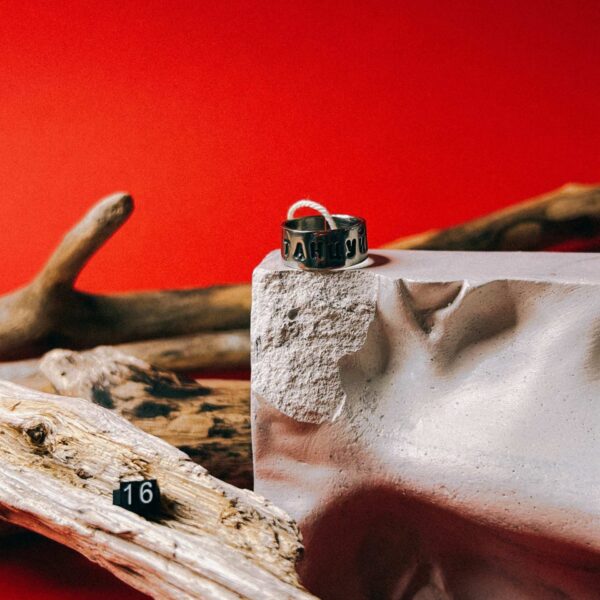 Кольцо с надписью "No war" из кованой нержавеющей стали, матовое, 16 размера, РБ