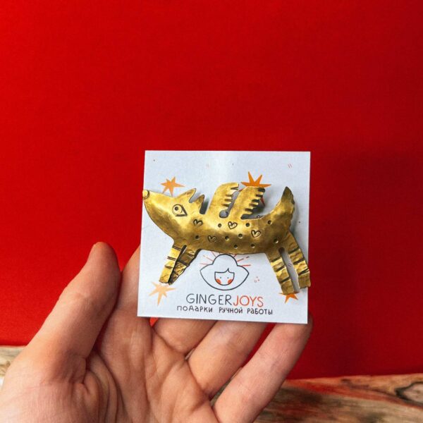 Металлическая брошь "Окрыленная собака", латунь, РБ