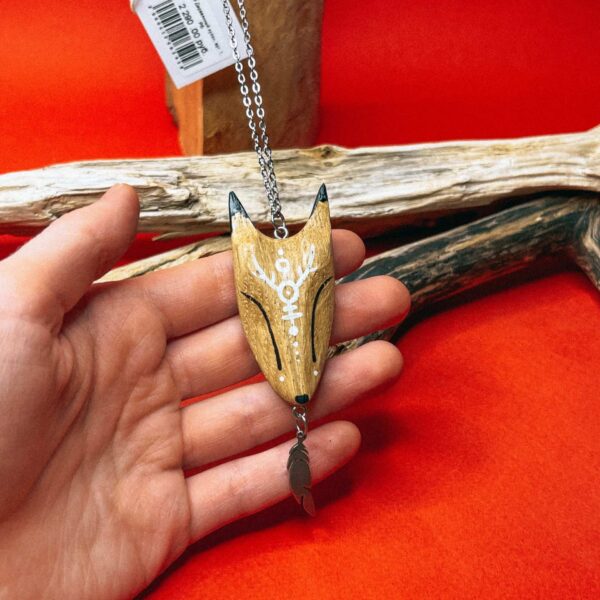 Кулон "Белая лисица", массив лиственных пород деревьев, РФ