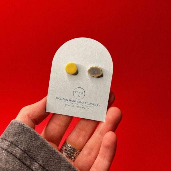 Серьги-гвоздики «Облако и круг», пыльно-синего и желтого цветов, керамика, РБ