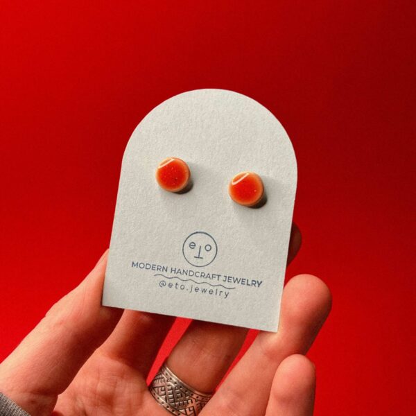 Серьги-гвоздики круглые, кораллового цвета, керамика, РБ