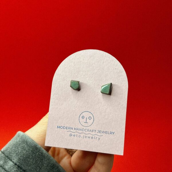 Серьги-гвоздики "Осколки", нежно-голубого цвета, керамика, РБ