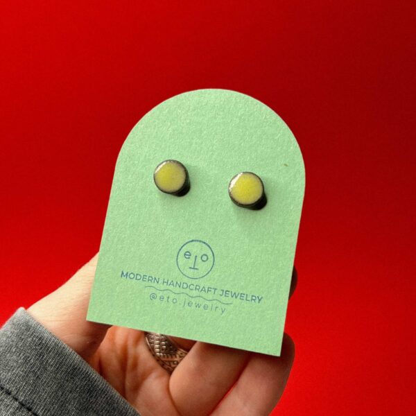 Серьги-гвоздики круглые, желтого цвета, керамика, РБ