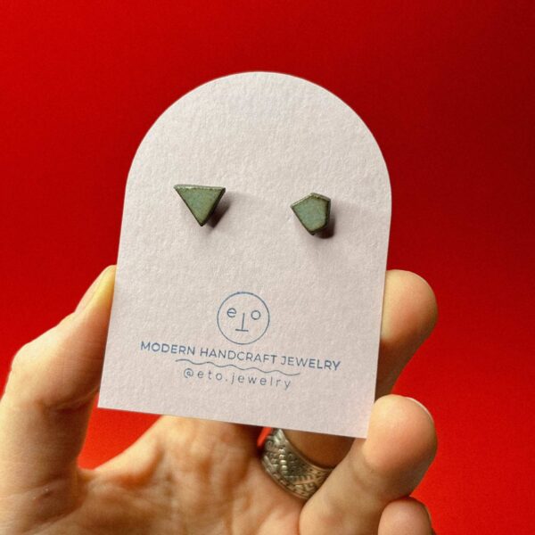 Серьги-гвоздики "Осколки", серого цвета, керамика, РБ