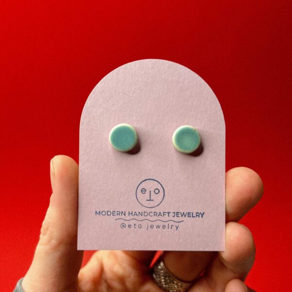 Серьги-гвоздики круглые, голубого цвета, керамика, РБ