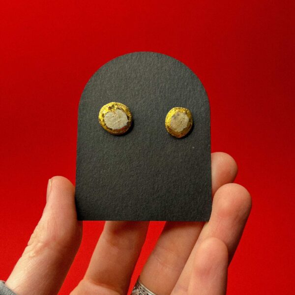 Серьги-гвоздики "Самородки", песочно-золотого цвета, фарфор, РБ