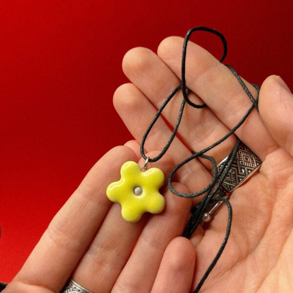 Кулон в форме цветочка, желтого цвета, РБ