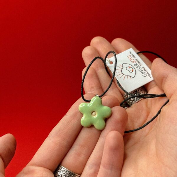 Кулон в форме цветочка, нежно-зеленого цвета, РБ