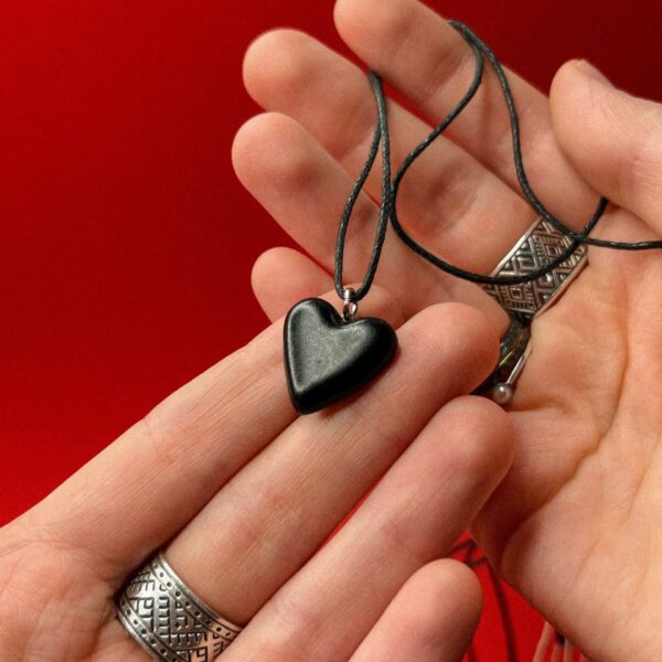 Кулон в форме сердца, черного цвета, РБ