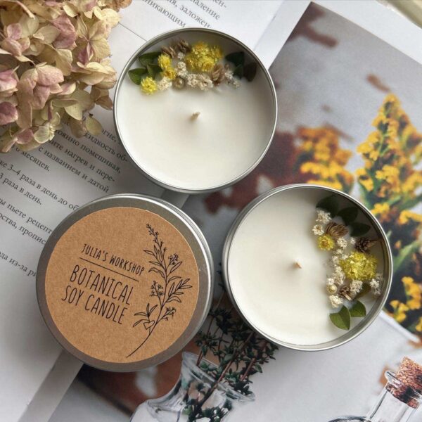 Свеча в металлическом подсвечнике с сухоцветами, соевый воск, РФ