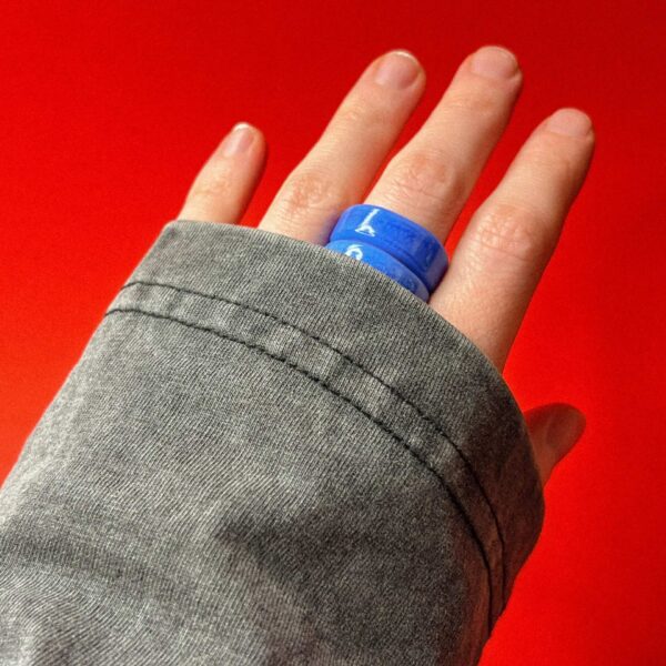 Стеклянное кольцо синего цвета, 18 размера, РФ