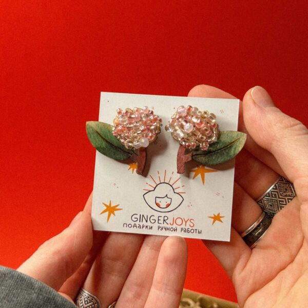 Деревянные серьги с вышивкой бисером "Сирень", РБ