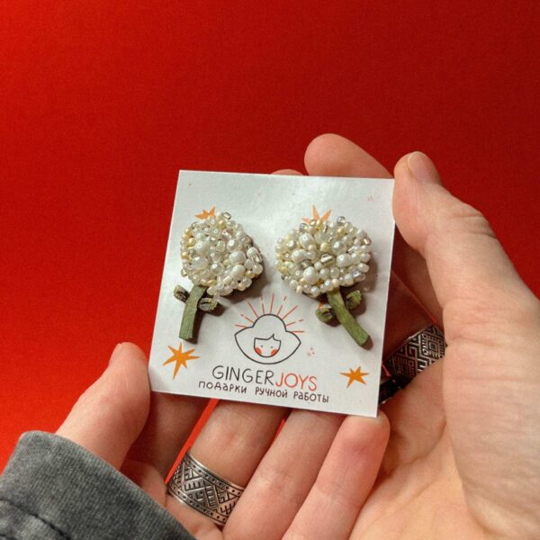 Деревянные серьги с вышивкой бисером "Белый жасмин", РБ