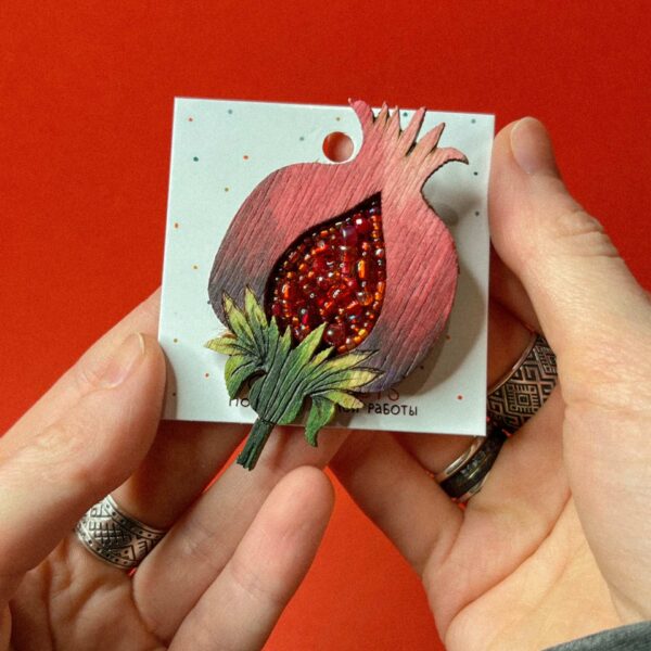 Брошь "Гранат", дерево+ бисер, арт. 5, РБ