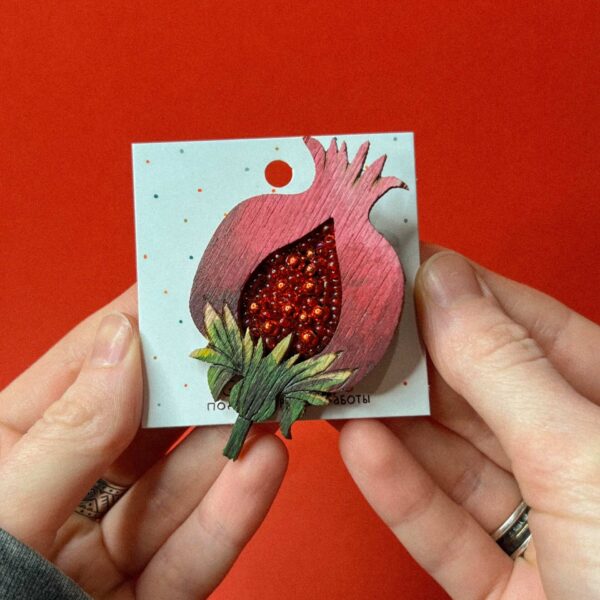 Брошь "Гранат", дерево+ бисер, арт. 3, РБ