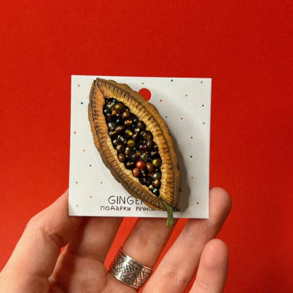 Брошь "Какао боб", дерево+ бисер, РБ