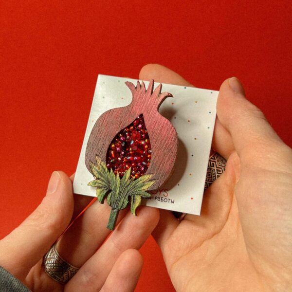 Брошь "Гранат", дерево+ бисер, арт. 12, РБ