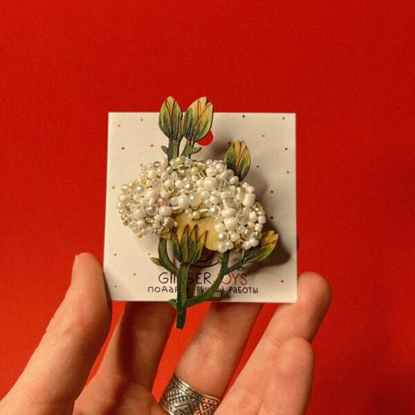 Брошь "Белая, высокая гвоздика", дерево+ бисер, арт. 2, РБ