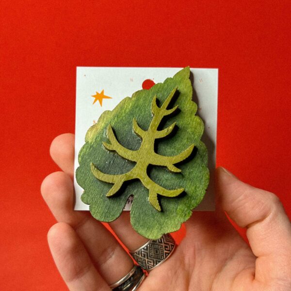 Деревянная брошь "Алоказия", бол., РБ