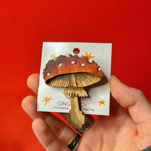 Деревянная брошь "Мухомор", арт. 3, РБ