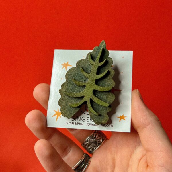 Деревянная брошь "Алоказия", сред., РБ