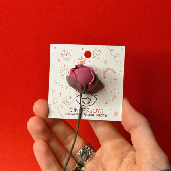 Брошь из самозастывающей глины "Бутон фиолетово-розового пиона", РБ