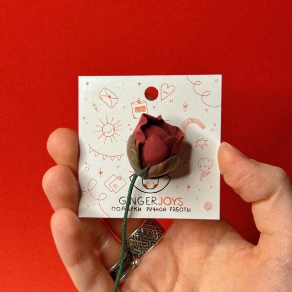 Брошь из самозастывающей глины "Бутон винного пиона ", РБ