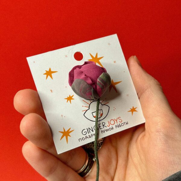 Брошь из самозастывающей глины "Бутон пурпурно-розового пиона", РБ