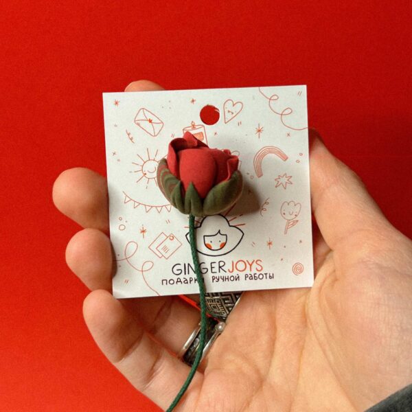 Брошь из самозастывающей глины "Бутон красного пиона", РБ