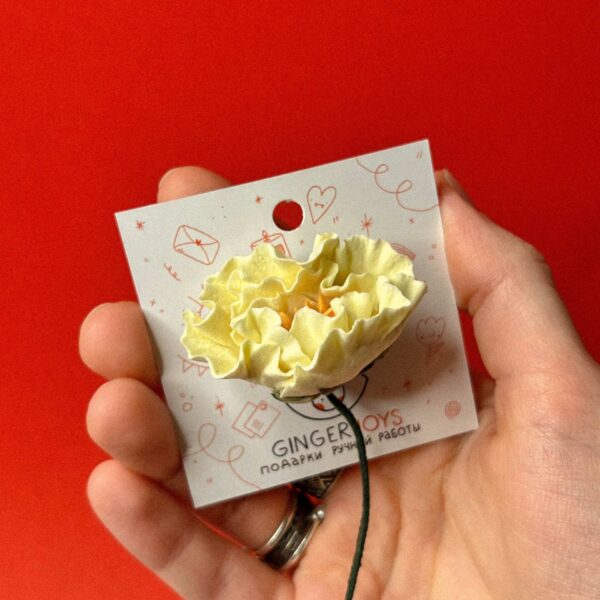 Брошь из самозастывающей глины "Пион светло-желтый", РБ